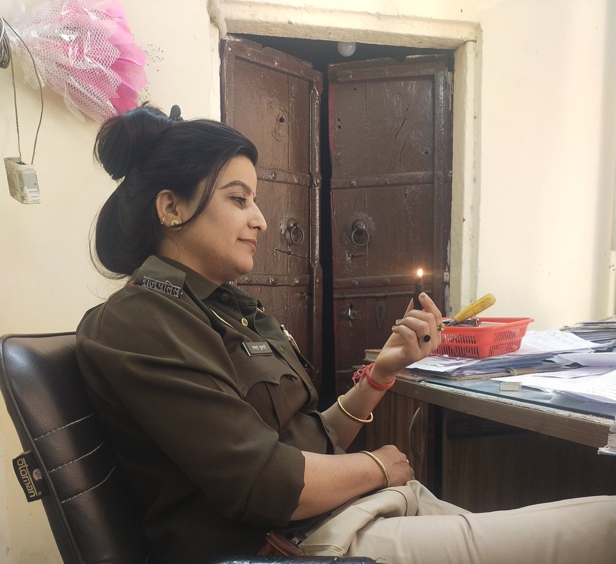 जिम्मेदार बेटी होना ____
इतना आसान नहीं होता 
अपनों के लिए अपना सब कुछ 
छोड़ना पड़ता है _________________🥺🥲
Aap sbhi ko happy Holi