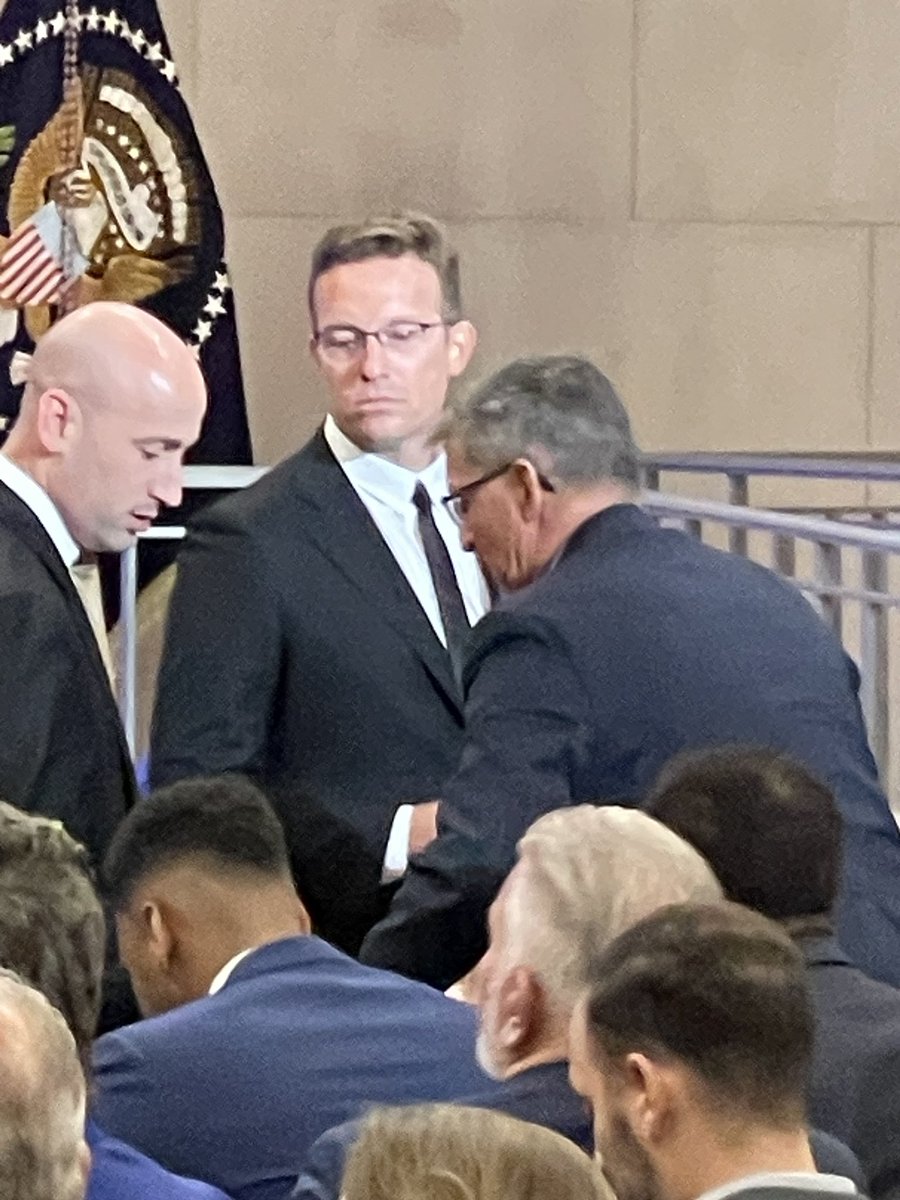 IvanRaiklin's tweet image. Breaking!  @realDonaldTrump acknowledges @GenFlynn attendance at DOJ. My my my, are the tables about to turn.  🇺🇸