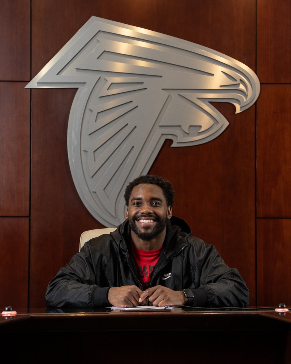 AtlantaFalcons's tweet photo. Welcome to ATL, @DeabloDivine! https://t.co/4cWfvIOItZ