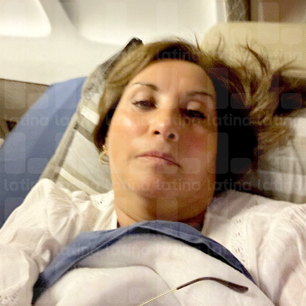 Christopher Acosta (@trujiyo) on Twitter photo #Exclusivo: Los selfies de la presidenta:
La Unidad de Investigación de <a href="/Latina_Noticias/">Latina Noticias</a> accedió a un conjunto de fotografías con las que, de mano propia, Boluarte registró los resultados de sus intervenciones estéticas, un mes después de su operación. (1/2) 👇 #Exclusivo: Los selfies de la presidenta:
La Unidad de Investigación de <a href="/Latina_Noticias/">Latina Noticias</a> accedió a un conjunto de fotografías con las que, de mano propia, Boluarte registró los resultados de sus intervenciones estéticas, un mes después de su operación. (1/2) 👇