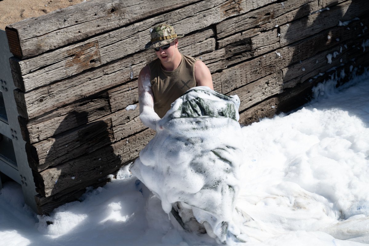 Whiteman_AFB's tweet image. HYDRA Fury
#TeamWhiteman's EOD personnel worked alongside partners from the FBI, DTRA, DoE, and Kansas Highway Patrol, to conduct a simulated weapons containment exercise. This training is critical to securing national defense assets and maintaining our #Lethality and #Readiness.