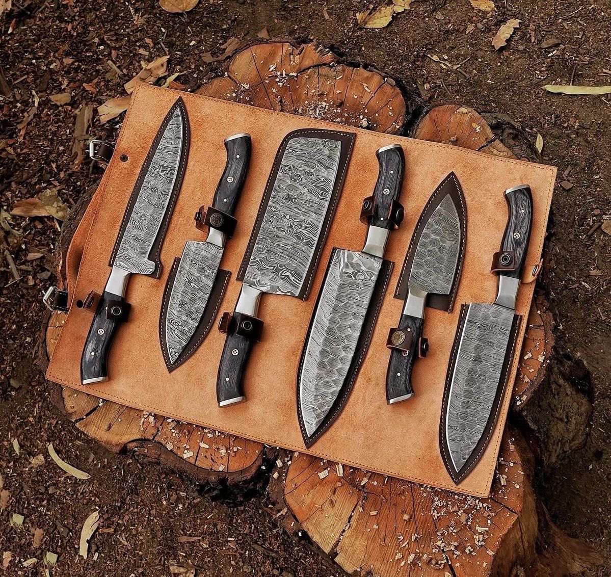 Hand Forged Damascus Steel Blade Chef Knives Set Kitchen Knives Set with Leather Roll Kit 
Available For Sale 
PM sent for Order or more Details. 

#knives #knife #outdoor #outdooradventures #chef #chefchefval #chefsacheesc2025 #bbq