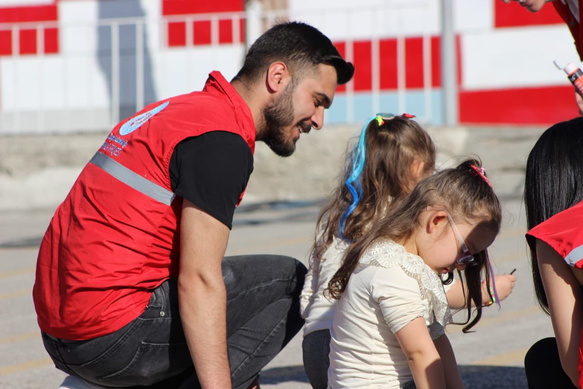 hbv_ilahiyat's tweet photo. Fakültemiz 4. sınıf Gönüllülük Çalışmaları dersi öğrencileri, Gençlik ve Spor Bakanlığı Gençlik Hizmetleri Genel Müdürlüğü bünyesinde faaliyet gösteren Damla Gönüllüler Hareketi'nin "Geleceğimizi Renklendirelim" temalı projesi kapsamında düzenlenen etkinliğine katılmıştır. https://t.co/ruu6lc0pFZ