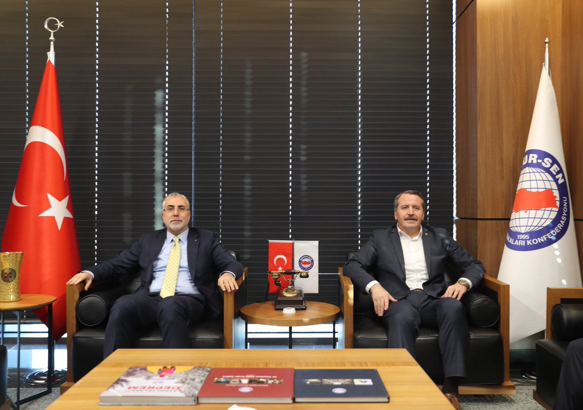 _aliyalcin_'s tweet photo. Çalışma ve Sosyal Güvenlik Bakanı Prof. Dr. Vedat Işıkhan’ı konfederasyonumuzda ağırladık

Memur-Sen Başkanlar kurulu olarak Çalışma Bakanı ile konfederasyonumuzda bir araya geldiğimiz görüşmede;
▫️1.Dereceye 3600 Ek Gösterge,
▫️Koruyucu Giyim Yardımı konusunda yaşanan sorunlar,
▫️Mühendislik Meslek Kanunu,
▫️Yardımcı Hizmetlilerin GİH’e aktarılması,
▫️4688 Sayılı Sendika Yasamızda Değişiklik İhtiyacı,
başta olmak üzere çalışma hayatına ilişkin bazı başlıklara yönelik karşılıklı değerlendirme fırsatı bulduk.

Bakan Sn.Işıkhan’a nezaketleri ve samimi istişareleri için teşekkür ediyorum.
@isikhanvedat |  @csgbakanligi