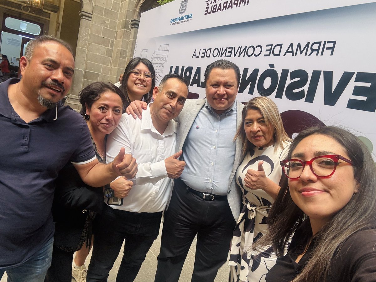 Martiiikat's tweet photo. El día de ayer tuvimos la gran fortuna de acompañar a nuestro Jefe @GonzaloJuarezM, a la firma de la Revisión Salarial 2025. Un hecho más sin precedentes dentro de la historia de este gran Sindicato, que él con mucha inteligencia, visión, determinación y mucho corazón lidera. https://t.co/Mt7knuvK7j
