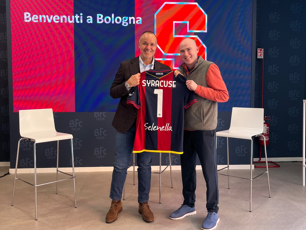 SUFalkCollege's tweet image. #SpringBreak is winding down, but it's been a trip to remember for Falk students who spent the week in Italy! 🇮🇹 Students met with @SerieA clubs, learned about their organizations, and took in the culture of #calcio. ⚽ 
Learn about Sport Analytics: 
🔗 bit.ly/4gkb7hr