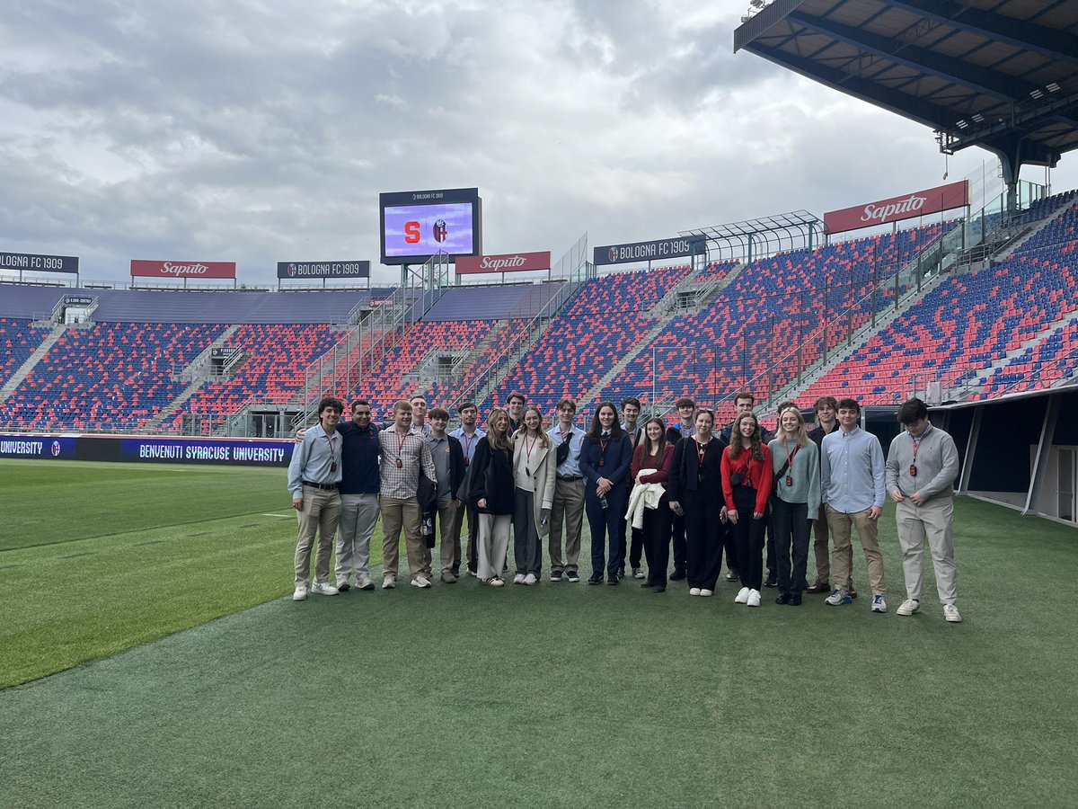 SUFalkCollege's tweet image. #SpringBreak is winding down, but it's been a trip to remember for Falk students who spent the week in Italy! 🇮🇹 Students met with @SerieA clubs, learned about their organizations, and took in the culture of #calcio. ⚽ 
Learn about Sport Analytics: 
🔗 bit.ly/4gkb7hr