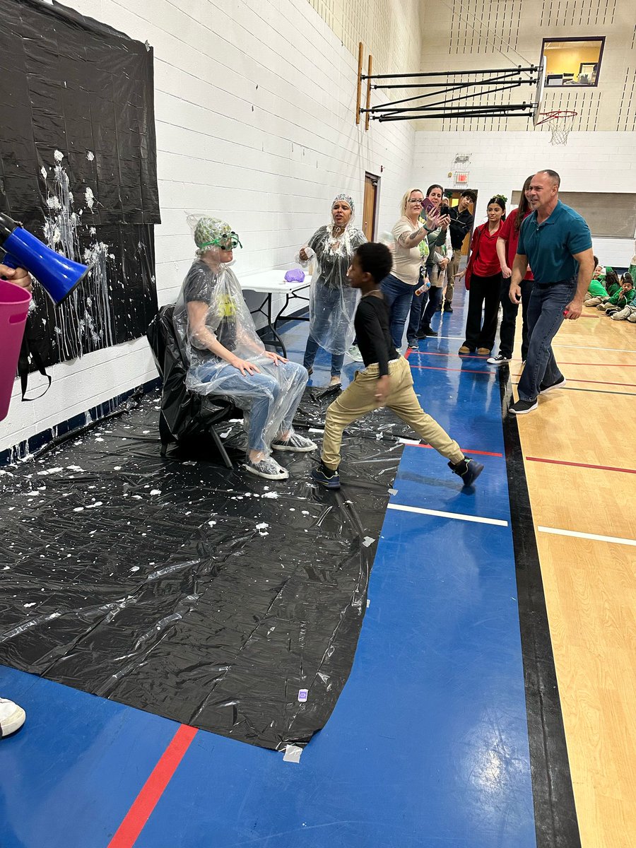 LaCasaWI's tweet image. What better way to end the week than by celebrating Pi-Day! Special shout out to our staff for being such great sports and for making March 14th a special day for everyone!

#314 #PiDay #WICharterSchools #WeLoveMath #PieInTheFace