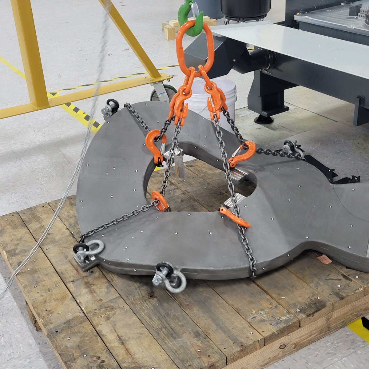 The twisted shape of a stellarator needs a magnetic field just as unique. We're developing non-planar magnets equipped with high-temperature superconducting technology. The plates shown here are the structural backbone, providing a foundation for our proprietary HTS cables. 🧲
