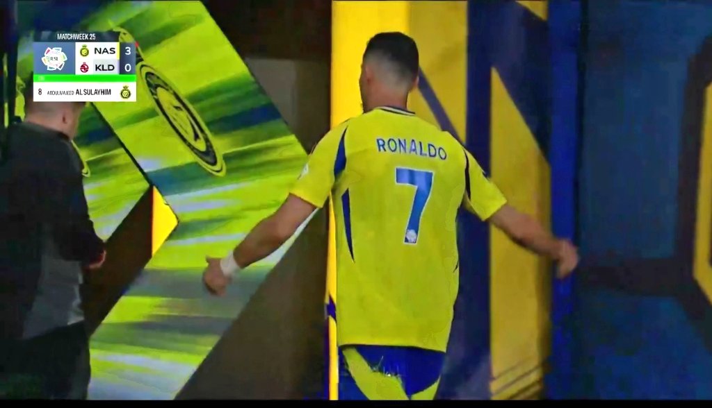 🚨 Cristiano Ronaldo goes directly to the tunnel after being subbed out. He  was obviously not happy with Pioli's decision.