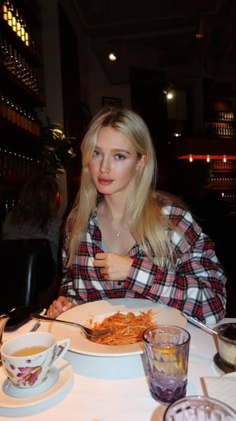 annie_an42140's tweet photo. Dinner time with cozy vibes and favorite food! The legit spaghetti makes the atmosphere more perfect. 
The most delicious dinner is simple but memorable! Who do you like to have dinner with?
#dinnertime #FoodLoversUnite #spaghettilover #cozyvibes #foodielife #ComfortFood #ItalianCuisine #goodvibesonly #candlelightdinner