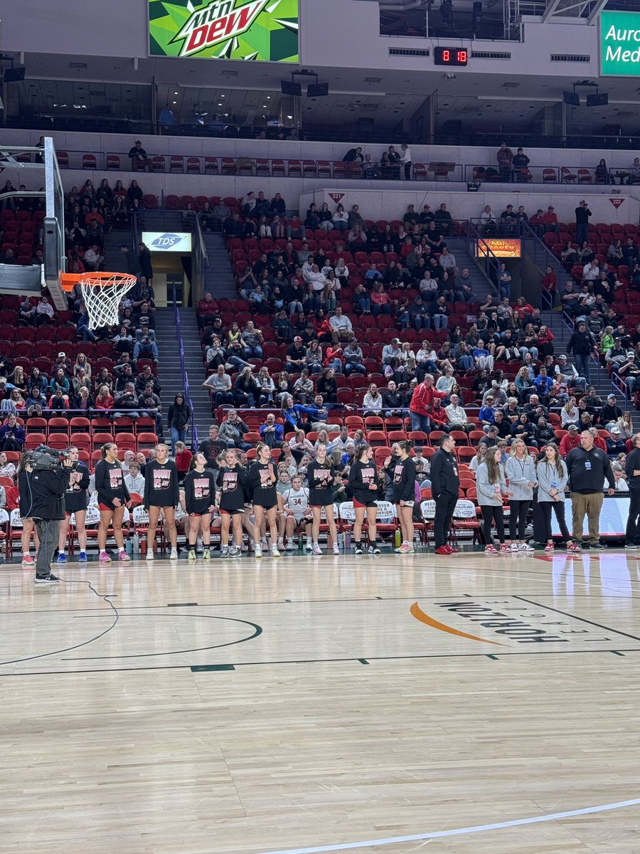 These girls are locked in!! Let’s go, Warriors!! <a href="/MuskegoGBB/">Muskego Girls Basketball</a>