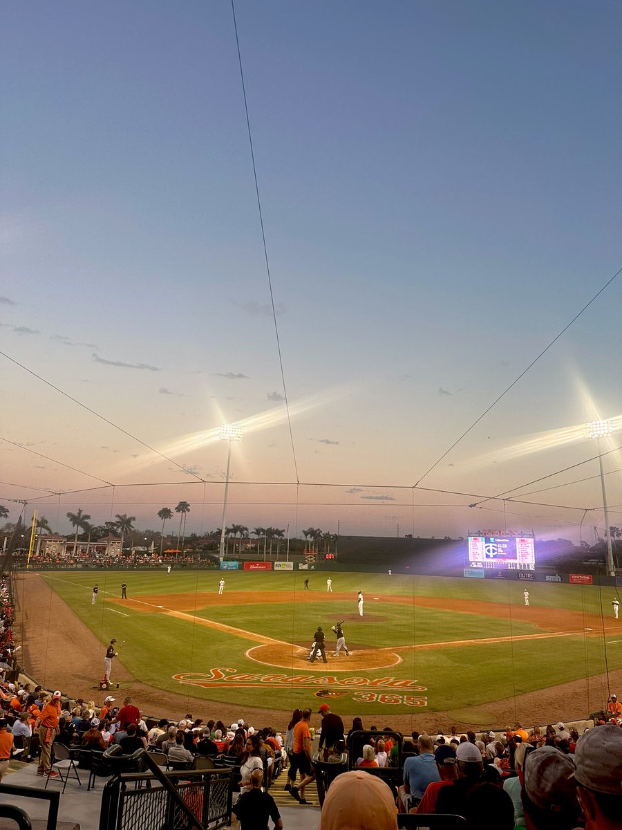 localburnergirl's tweet image. in typical elaine benes fashion, i will not be taking off the hat! 

#goOs