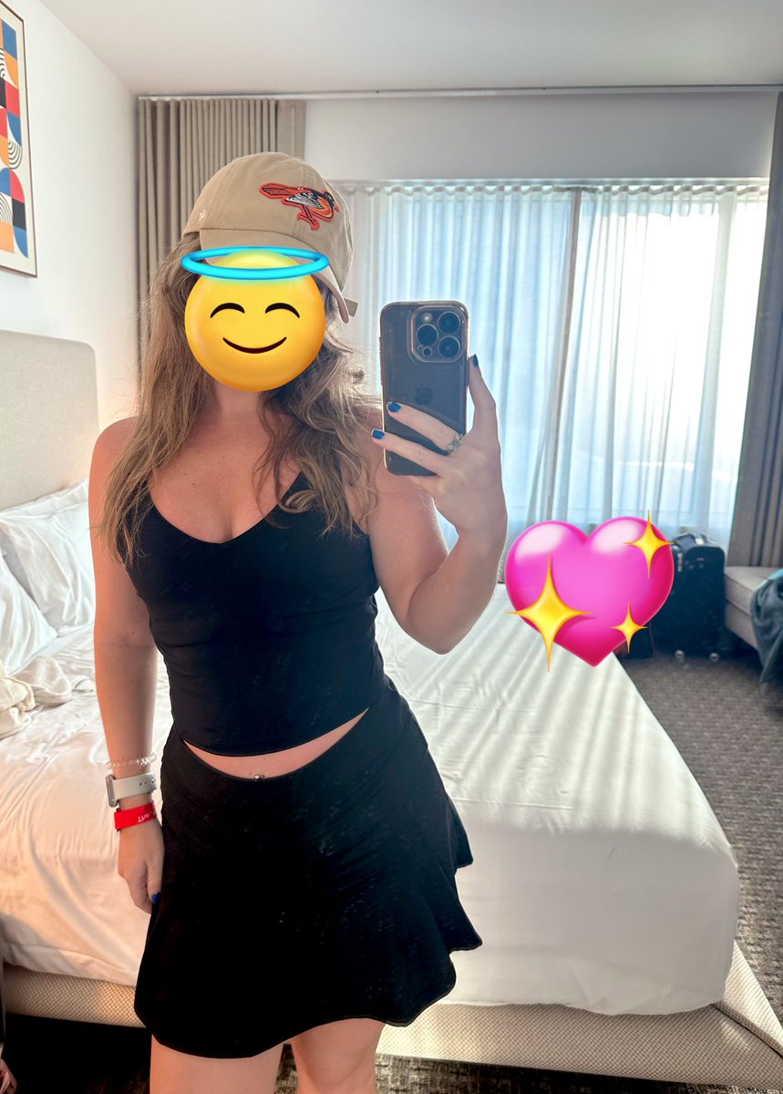 localburnergirl's tweet image. in typical elaine benes fashion, i will not be taking off the hat! 

#goOs