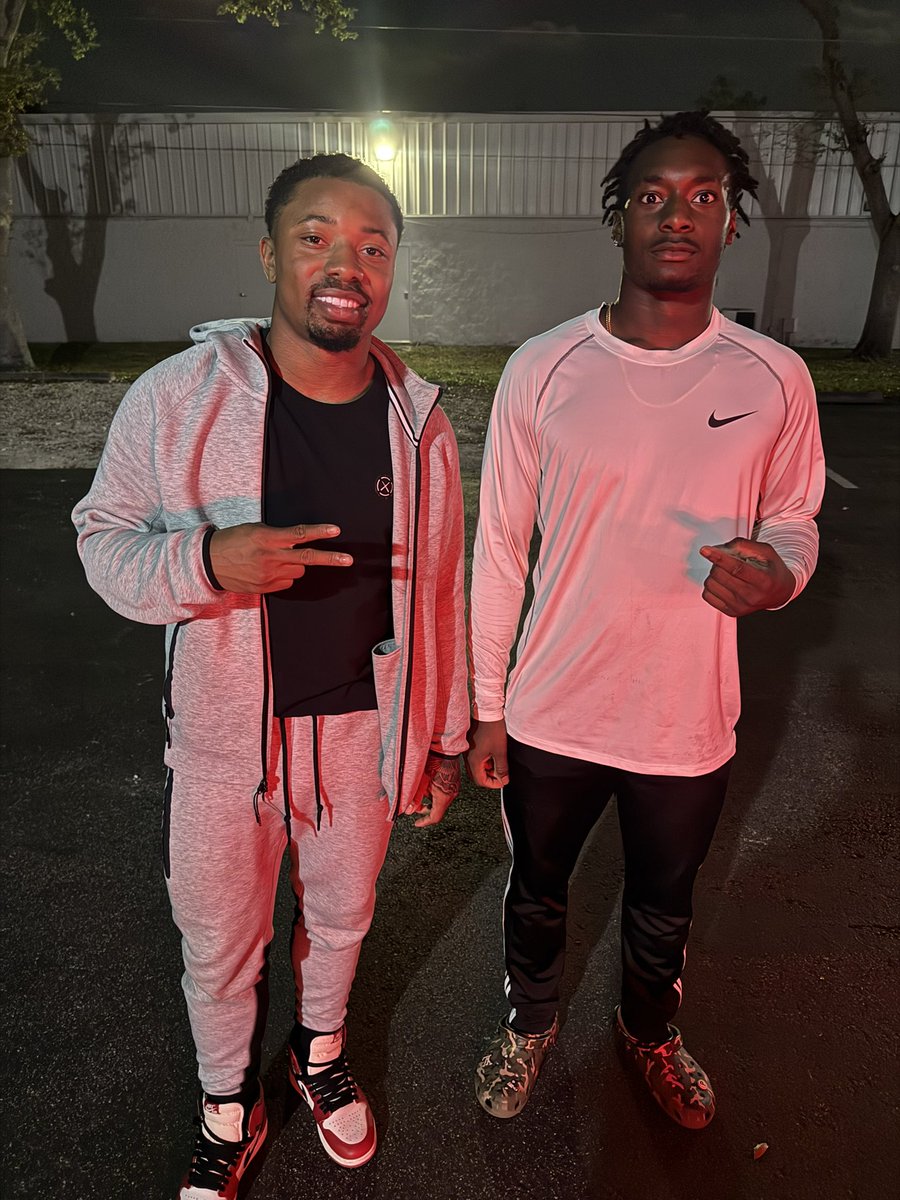Zay.Denmark (@afnfz3) on Twitter photo Blessed to meet and train with one of the best NFL RB YESTERDAY #superbowlchamp 🦅<a href="/KENNETHGAINWEL/">Kenneth Gainwell 14</a> <a href="/DraftAcademy_/">The Draft Academy</a> Blessed to meet and train with one of the best NFL RB YESTERDAY #superbowlchamp 🦅<a href="/KENNETHGAINWEL/">Kenneth Gainwell 14</a> <a href="/DraftAcademy_/">The Draft Academy</a>
