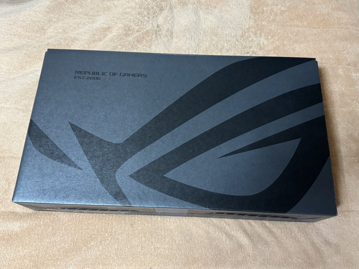 ranman_musume's tweet image. パソコン届きました 中の基盤見えてて かっこいいです

#ROGFlowZ13