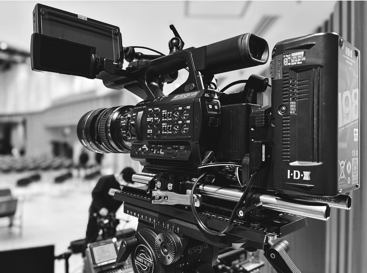 Extended runtime: One of the benefits of using our V-Mount batteries 🔋 ⚡️ 

📷: @daisuke_kuwana 

#idxtek #sonycamera