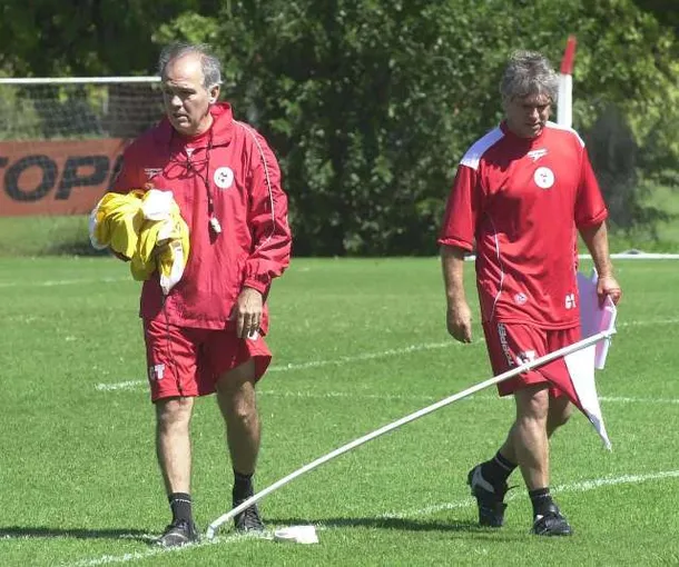 Hace 16 años Alejandro Sabella asumía la conducción técnica de #EDLP y se iniciaba un nuevo ciclo glorioso en la historia del Club