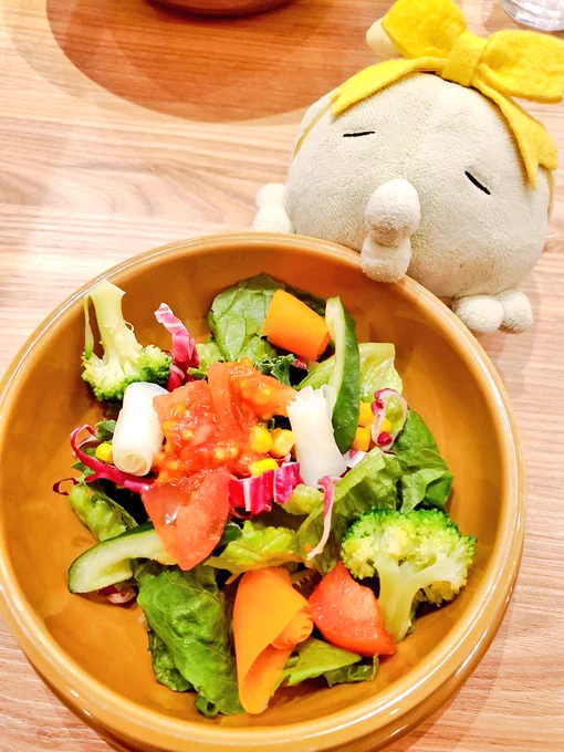 きのうのごはん!夜地元組とお出掛けでしたおいしかったー!昼間家にいる間は映画観る組と各々ゲームをする組で分かれたり、映画終わって合流してひたすら喋ったり相変わらず自由 