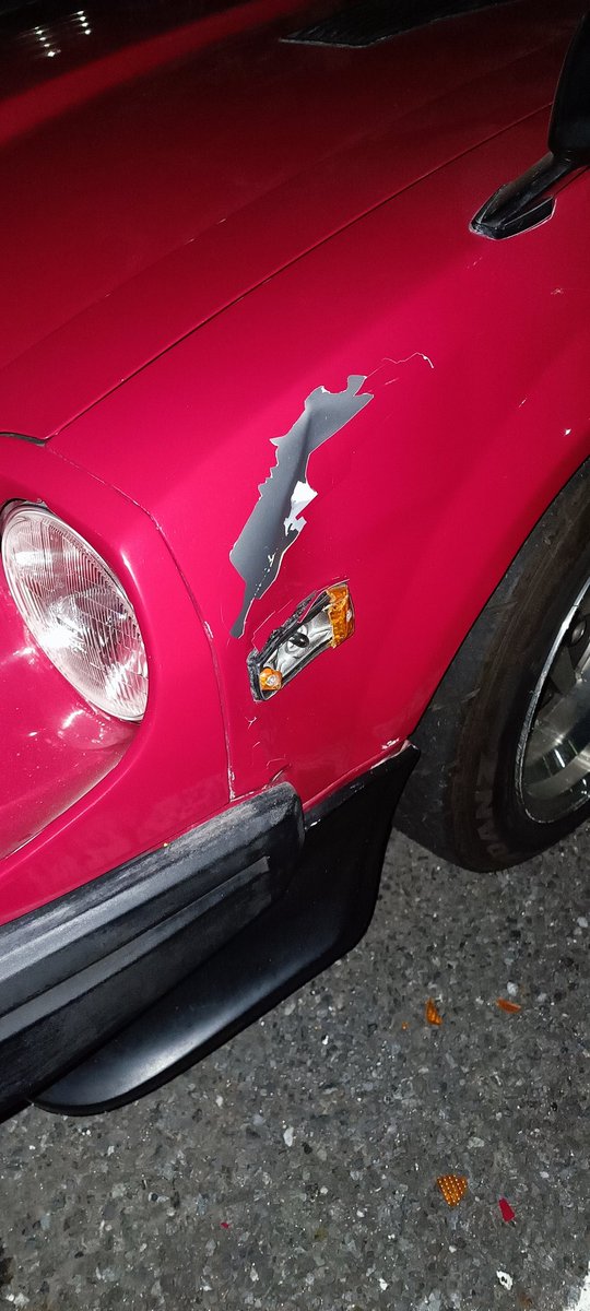 やられた
駐車場で当て逃げ