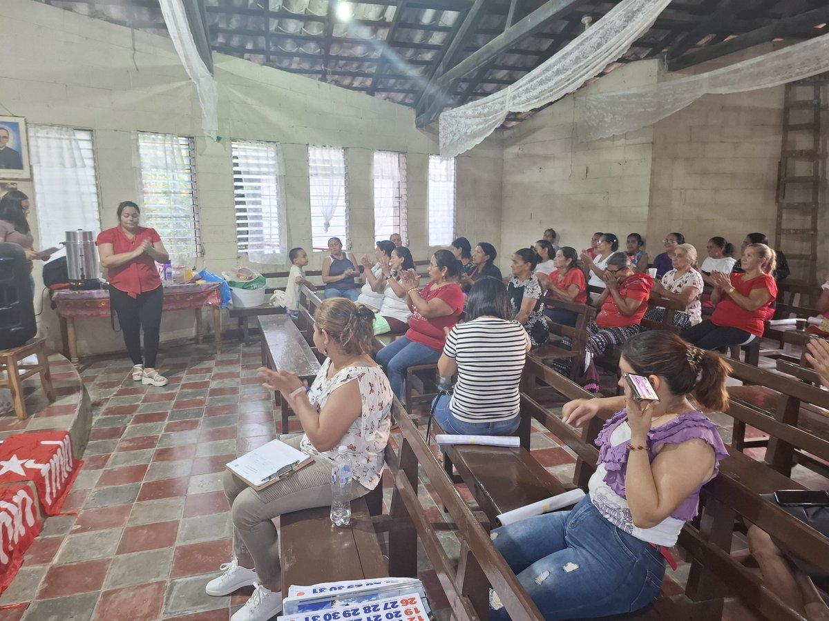 FmlnArcatao's tweet photo. En el marco del Día Internacional de la Mujer, se llevó a cabo esta tarde un conversatorio en #Arcatao  para reflexionar sobre los avances y retrocesos en los derechos de la mujer.

La actividad fue desarrollada x la Secretaría Departamental de la Mujer del FMLN Chalatenango. https://t.co/QIrPd2wW81