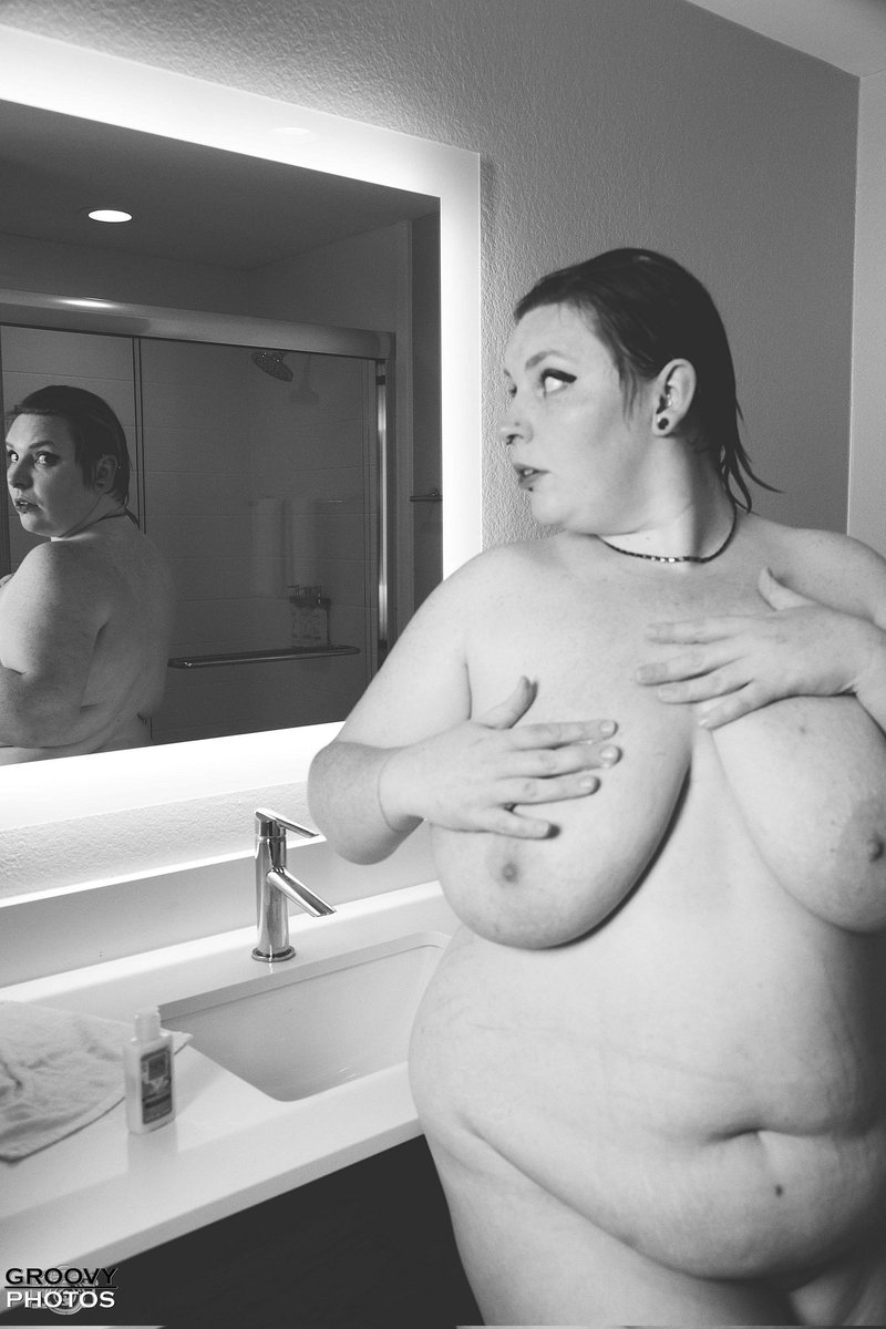 Mmmmm....them H-cups on <a href="/DolliLight/">Dolli De Light</a> ....keep staring