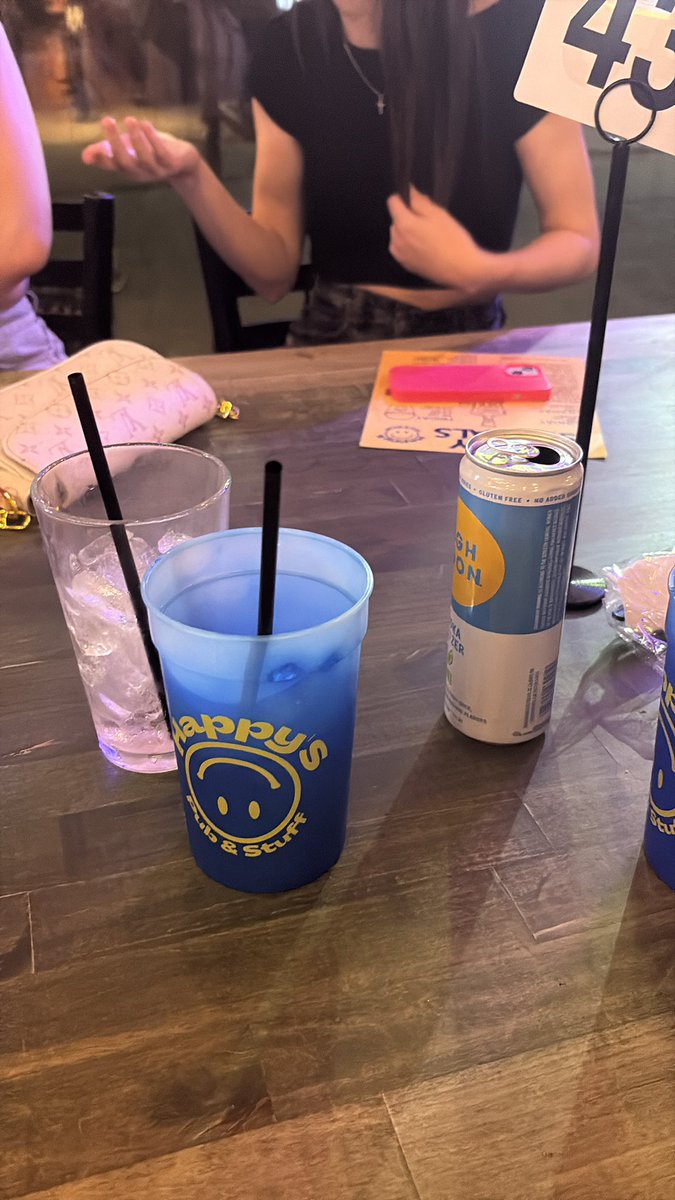 KentGarrison879's tweet photo. A color changing cup makes me happy. 
#LANK #signu https://t.co/cEZYXGw5VE
