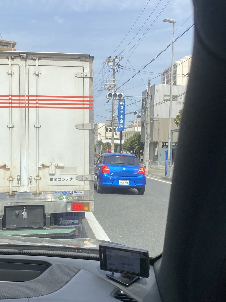 青スウィフトのパトカー！？
