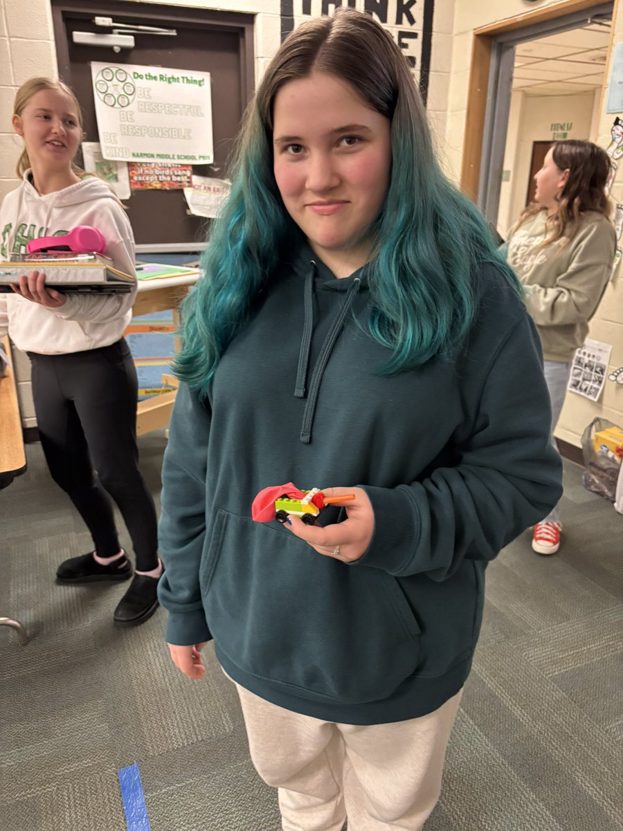JessMatousek's tweet photo. 7th Graders created and shared  inventions this weeek and even tried some STEM challenges.  🎈🚗 @HarmonPrincipal @APHarmonMS #steam https://t.co/vhZJGFc1T8