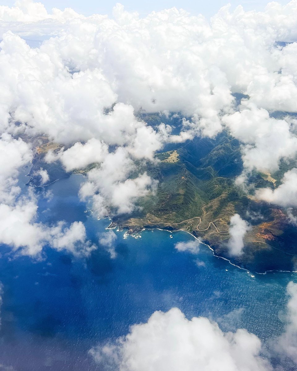 HawaiianAir's tweet image. Aloha Friday views.
__
Whether it’s for your work commute, visiting family, or taking your next vacation, we love having you on board. ✈️
#HawaiianAirlines
📸: richdamek