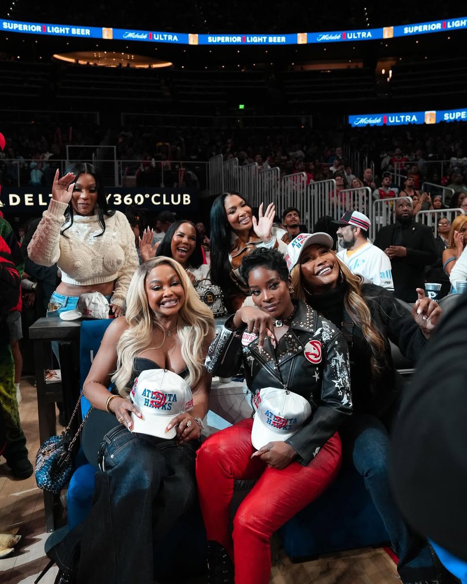 TheRhoaTalk's tweet photo. #RHOA ladies hanging out at the Atlanta Hawks game tonight. 😍 https://t.co/GUHZk1vxwi