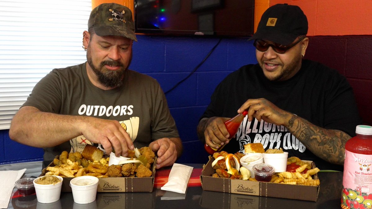 youtu.be/TCkbWCJLYuU
Had a follower challenge me to a race to eat an Eldir Bruce Platter.  We threw down at Optionz Southeast Soul#SoutheastSoulk #OptionzSoutheastSoul #SoulFood #DaGarbageDisposal #Challenge #Sikeston #FoodChallenge #EldirBruce