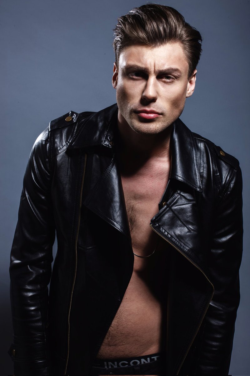 leathercz22's tweet photo. Feel free to retweet, but don't repost from your account. Photos are purchased and copyrighted. Thanks for understanding π
#maninleather #maninleatherjacket #leather #leatherman #leatherguy #leatherjacket #guyinleather #guyinleatherjacket https://t.co/FgN2X66Vwm