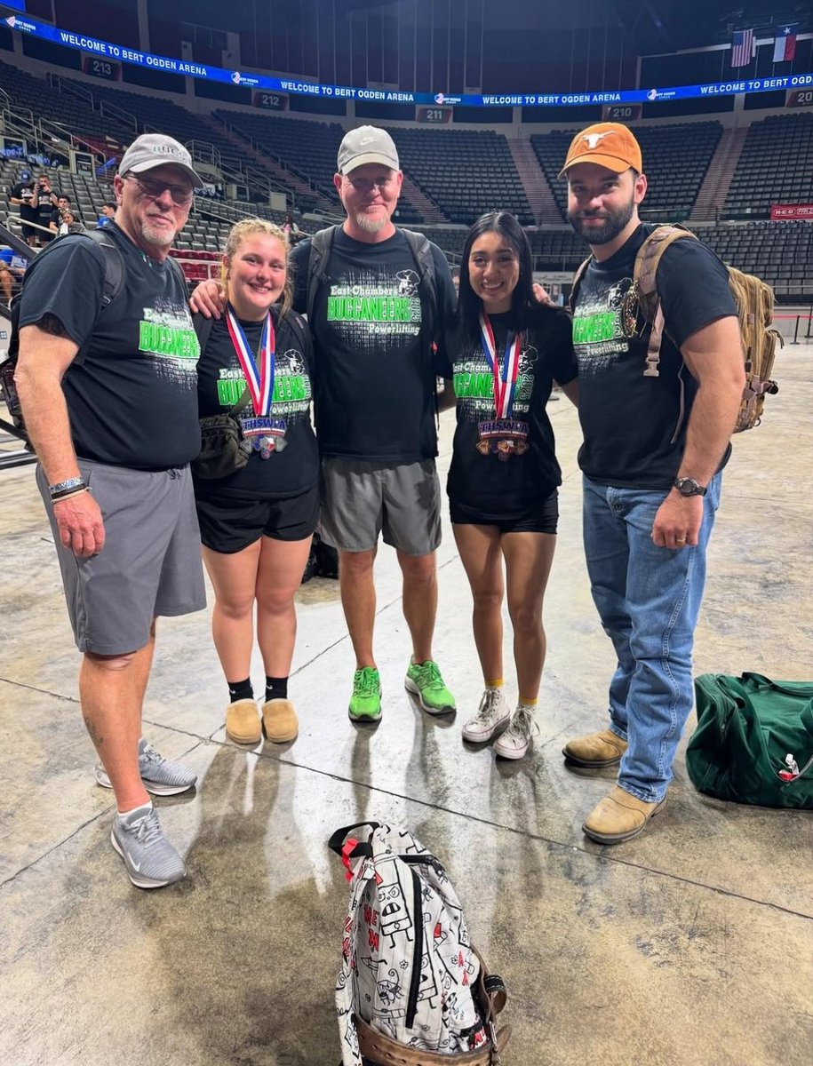 MORGAN_CO25's tweet image. State Meet! Placed 2nd with a total of 1025 ~ 400 squat 285 bench 340 deadlift ~ Couldn&apos;t have asked for a better season!