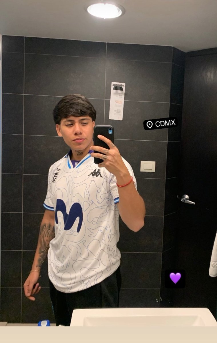 Nuestro jugador rusher 1L <a href="/mkoi_vidalao/">Raul Vidales</a> presente ya en Ciudad de México para el media day promocional de la FFWS LATAM. 

Le queda linda la jersey del club a él jugador 2 veces mundialista y 1 internacional  💜💜💜
