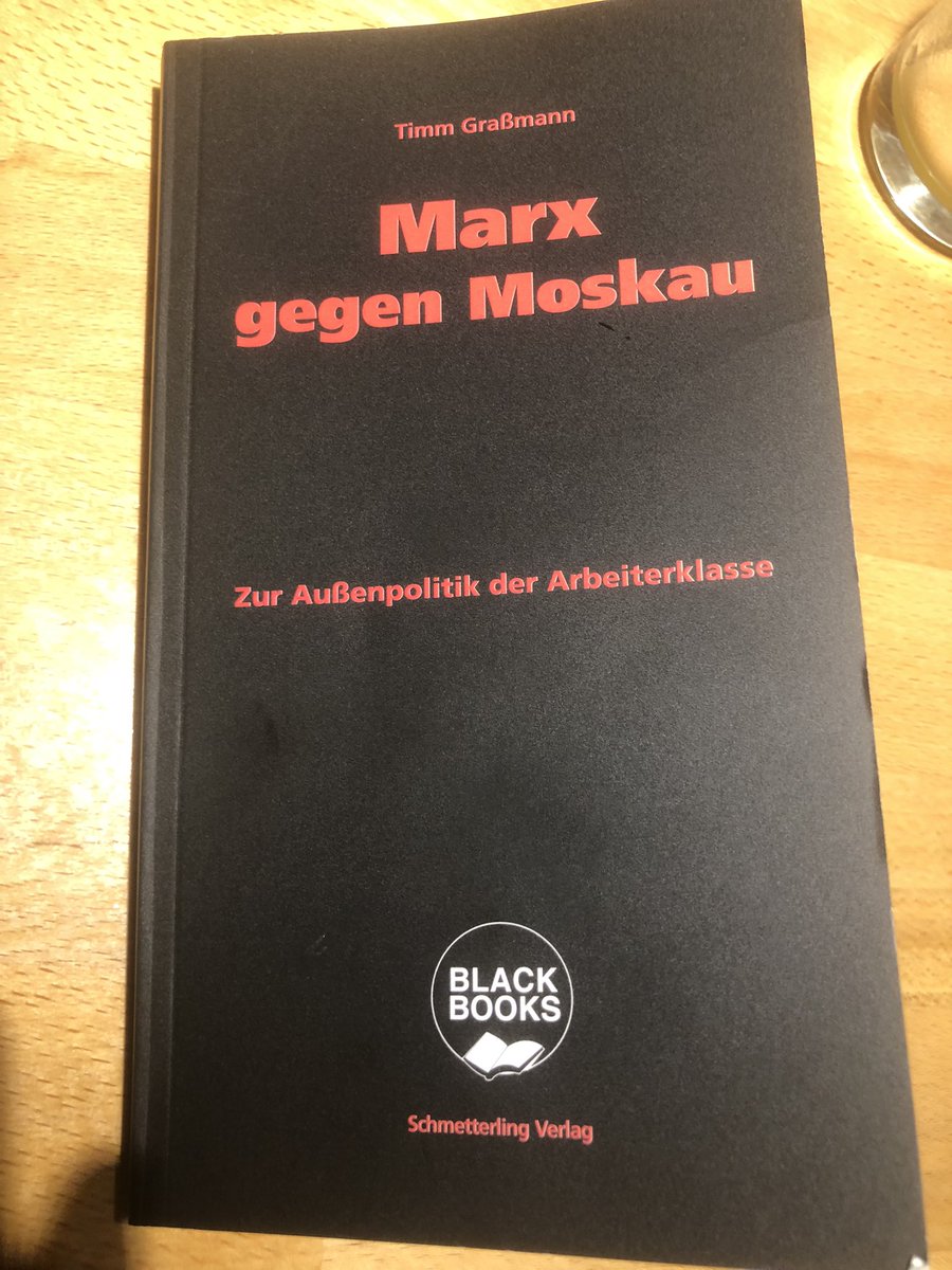 „Obwohl demokratische Republik wie autoritärer Staat auf dem Boden des Kapitalismus stehen, hatte es für Marx Priorität, gegen letzteren zu opponieren, weil im autoritären Stsat wichtige Voraussetzungen einer post -kapitalistischen Transformation nicht gegeben sind. (…) 1/2