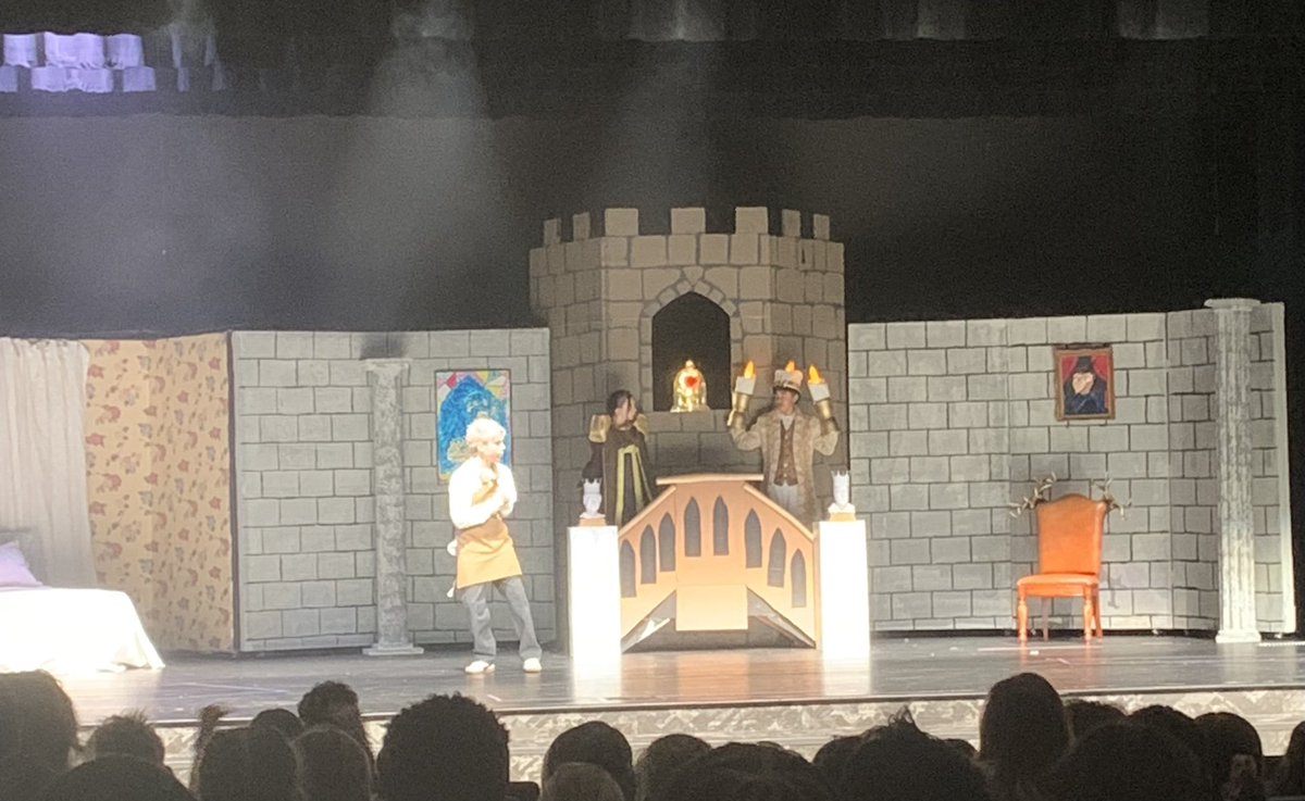 conni_davis's tweet photo. The kindergarten students from ELC Winding Ridge experienced Beauty and the Beast at Fall Creek Valley Middle School.  They were an excellent audience and they loved the performance!  Congratulations to the entire cast and thank you Principal Linch and Mrs LaPlante! https://t.co/qrXoLnXibQ