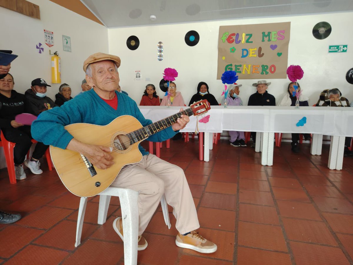 integracionbta's tweet photo. 💃🕺 En la Comunidad de Cuidado Los Robles, marzo fue puro sabor y alegría. 🎉💛 Entre presentaciones, comida y baile, las personas mayores gozaron y compartieron en grande, porque cualquier excusa es buena para celebrar la vida. 🎶🍲✨ #AquíSíPasa Bogotá, mi ciudad, mi casa. https://t.co/xVIlfPViDp