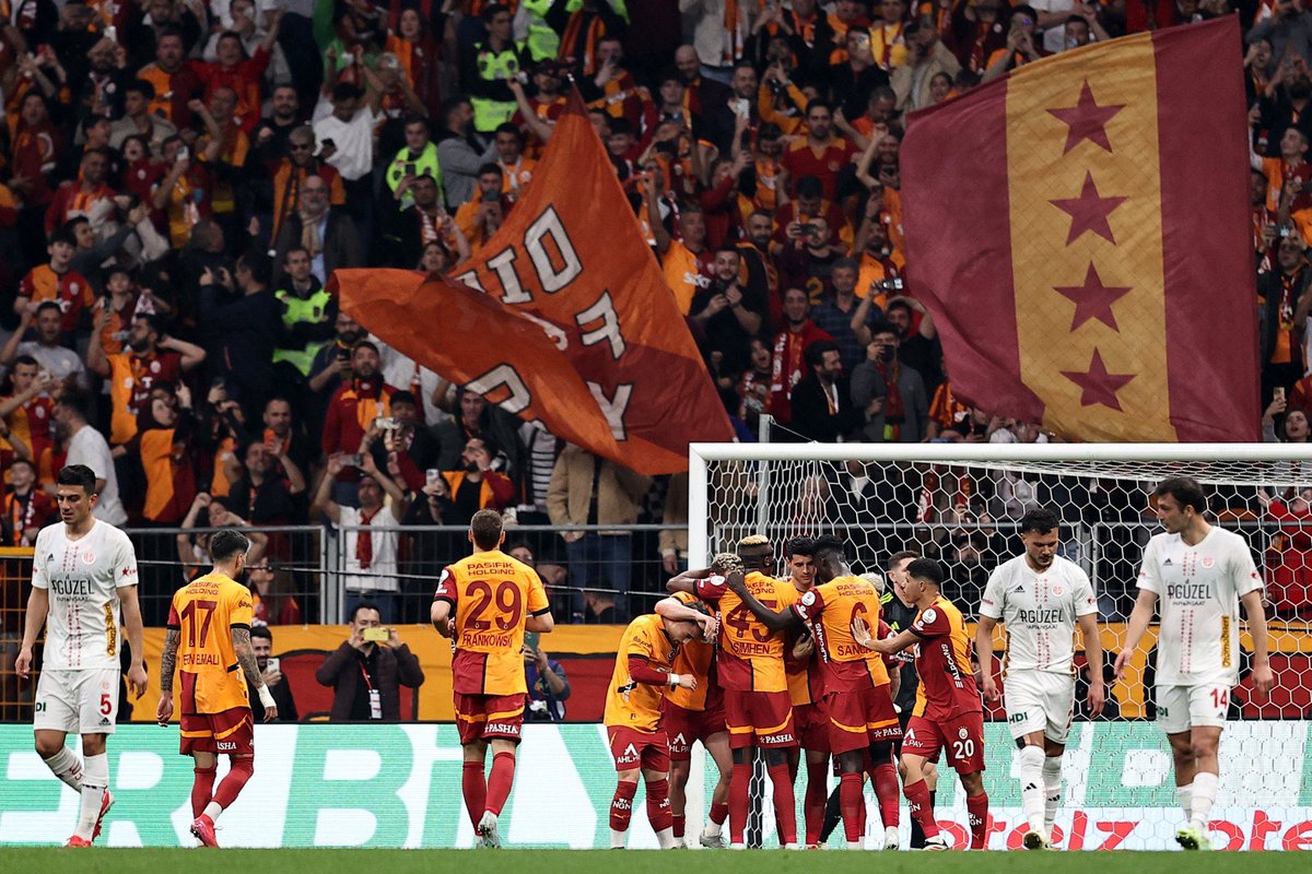 Friday Night Football 😤🦁⚽️