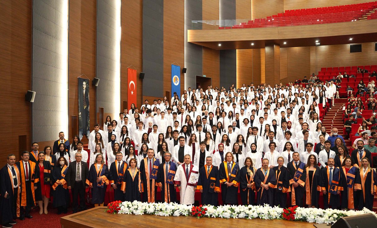 haber324mersin's tweet photo. Mersin Üniversitesi Tıp Fakültesi Öğrencileri 14 Mart Tıp Bayramında Beyaz Önlüklerini Giydi!
https://t.co/PciXHl4EsW
#mersin #14mart #TIPBAYRAMI #meü https://t.co/yeWBQcaEpZ