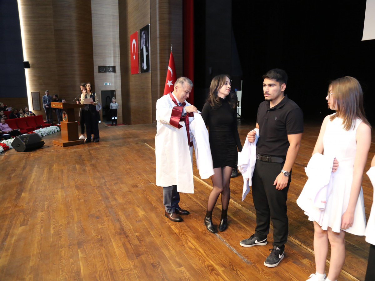 haber324mersin's tweet photo. Mersin Üniversitesi Tıp Fakültesi Öğrencileri 14 Mart Tıp Bayramında Beyaz Önlüklerini Giydi!
https://t.co/PciXHl4EsW
#mersin #14mart #TIPBAYRAMI #meü https://t.co/yeWBQcaEpZ