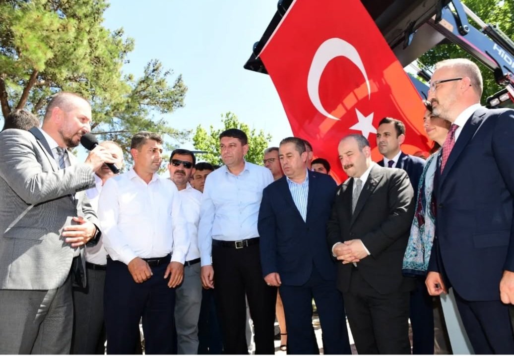 Altyapı ihalesine çıkıp 3 sene gibi kısa bir sürede ilk fabrikanın bacası tütecek diye Sanayi ve Teknoloji Bakanı Sayın Mustafa VARANK'a söz vermiştik, çok şükür sözümüzü yerine getirdik.
Geçmiş zaman...
Durmuyoruz çalışmaya devam ediyoruz.