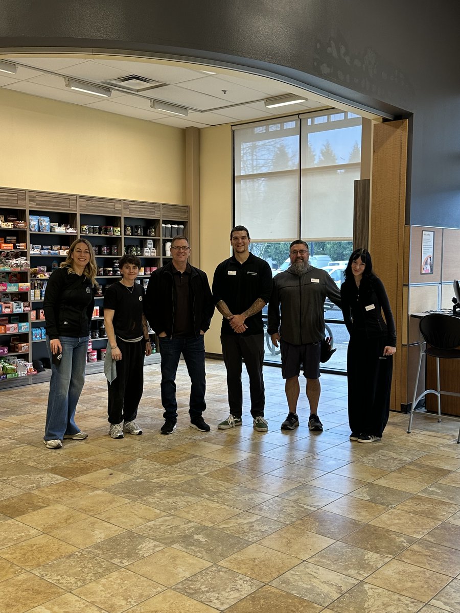 KarlSanft's tweet photo. Last week, I took the opportunity to head north to “Bridge Town” and check in on several of our Portland area clubs with our CHRO, Stephanie Richmond. Enthusiastic team members greeted us at each stop, eager to show off their club. The clubs look great, and I enjoyed the time spent visiting with our D9 GMs. It was clear that our PDX team members are continuously making the effort to positively impact their members and the greater community though fitness.