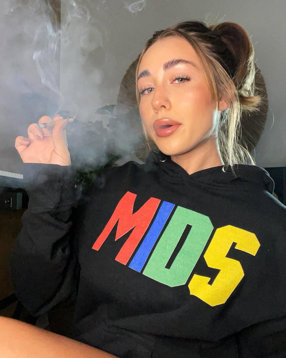 NymiLux's tweet photo. GN frens! "Some inhale, some exhale—but only a few really breathe success." 💨💰 
Stacking dreams while others sleep. See you at the top.  
#GN #StayGrinding $Pwease https://t.co/GUZCw8jfPA
