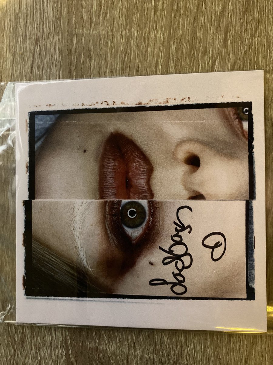 bed_of_stefani's tweet photo. For Sale in our discord merch shop.
https://t.co/HpV8mjefJ0
#LadyGaga #MAYHEM #signedmerch https://t.co/wfPuxNR6sQ