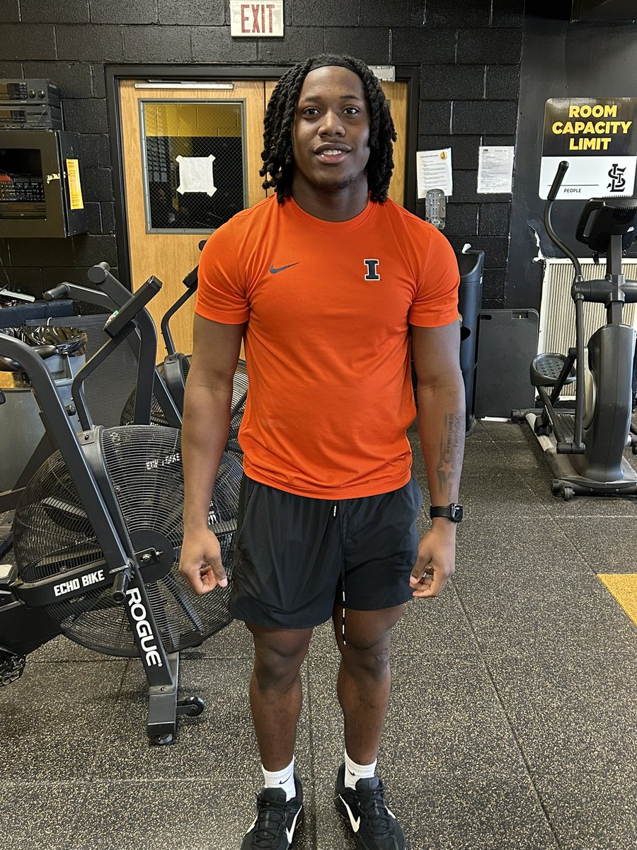 St. Laurence Football (@stlvikingfb) on Twitter photo A Viking Legend stopped by today‼️ Excited to have <a href="/A_ball24/">Aaron “Aball” Ball 🚂</a> back on campus for a spring break work out!
#TPW ⚫️🟡⚔️ A Viking Legend stopped by today‼️ Excited to have <a href="/A_ball24/">Aaron “Aball” Ball 🚂</a> back on campus for a spring break work out!
#TPW ⚫️🟡⚔️