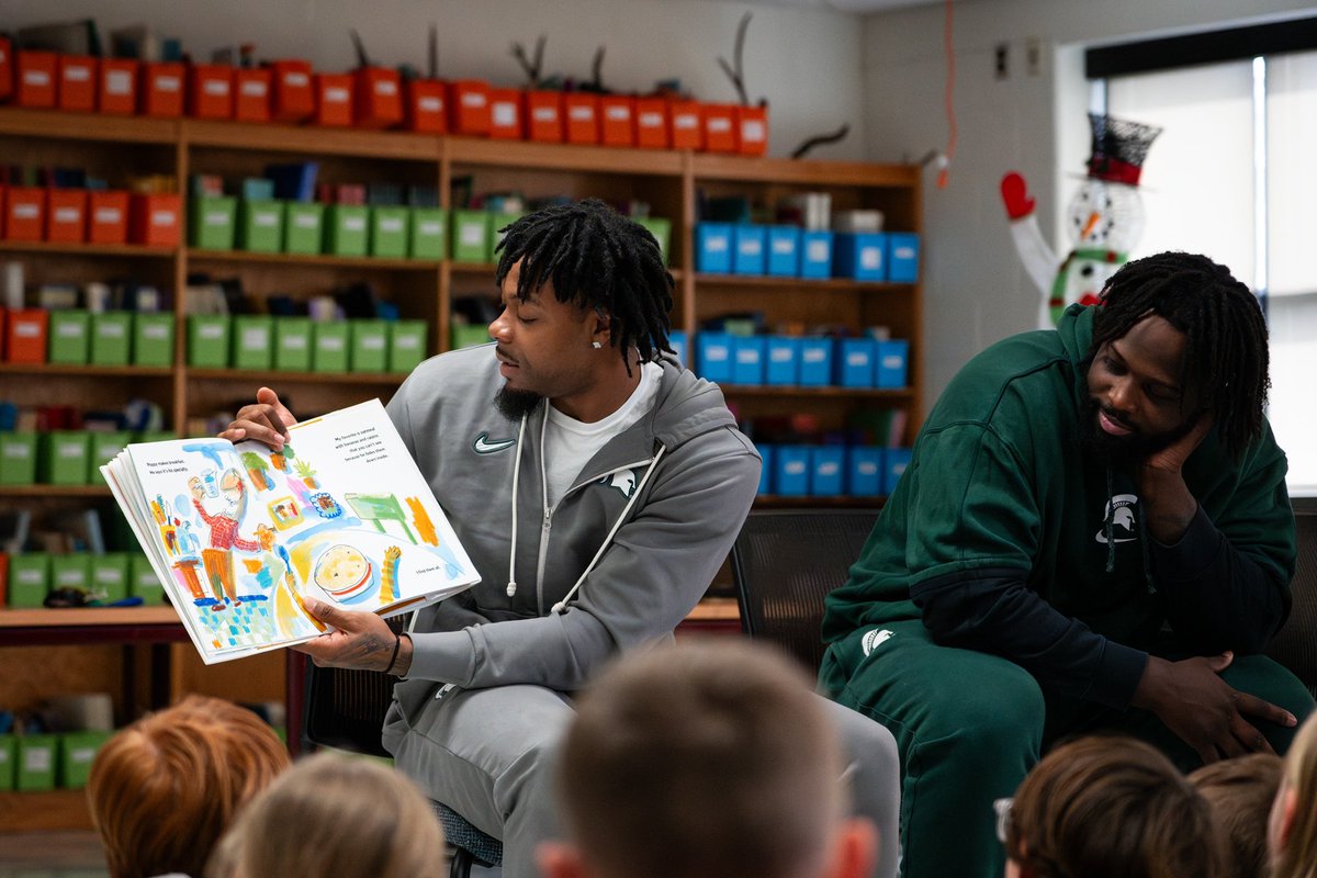 MSU_Football's tweet image. Thanks for having us, Murphy Elementary, to celebrate March is Reading Month! 📚💚