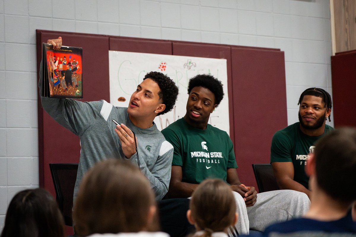 MSU_Football's tweet image. Thanks for having us, Murphy Elementary, to celebrate March is Reading Month! 📚💚