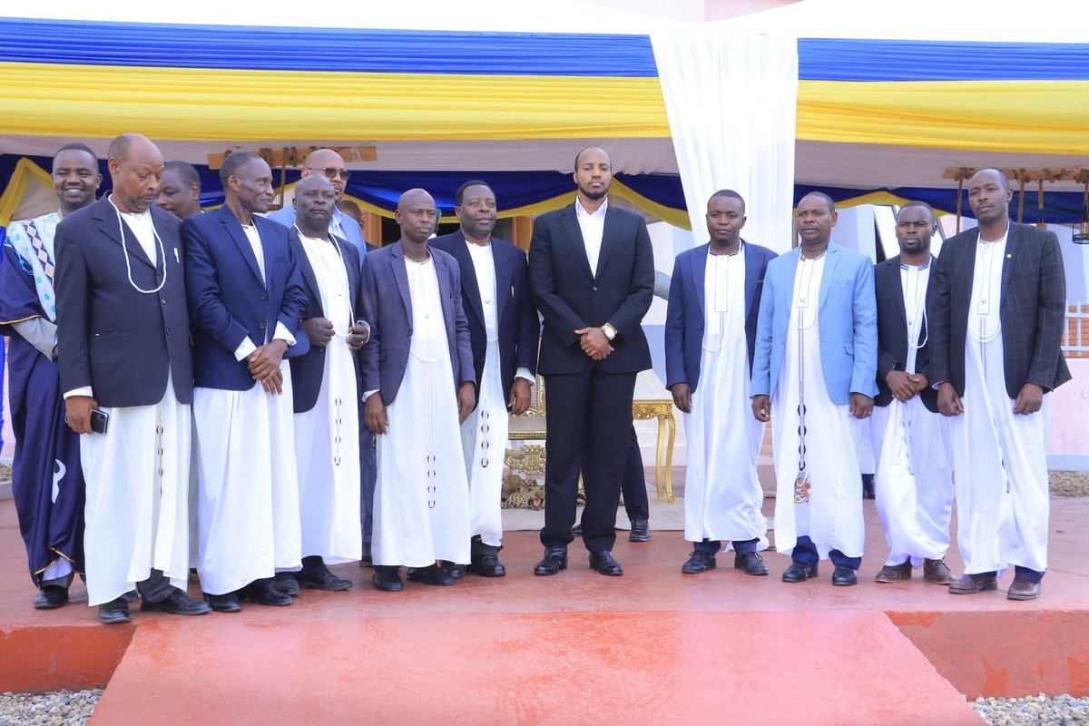 MCFMakerere's tweet image. We congratulate our Scholar Alumnus @RuhwezaSylas upon his appointment as the new Minister of Information @ObukamaBwaTooro. His journey reflects  the transformative power of Education, leadership and ethical values in shaping impactful careers.