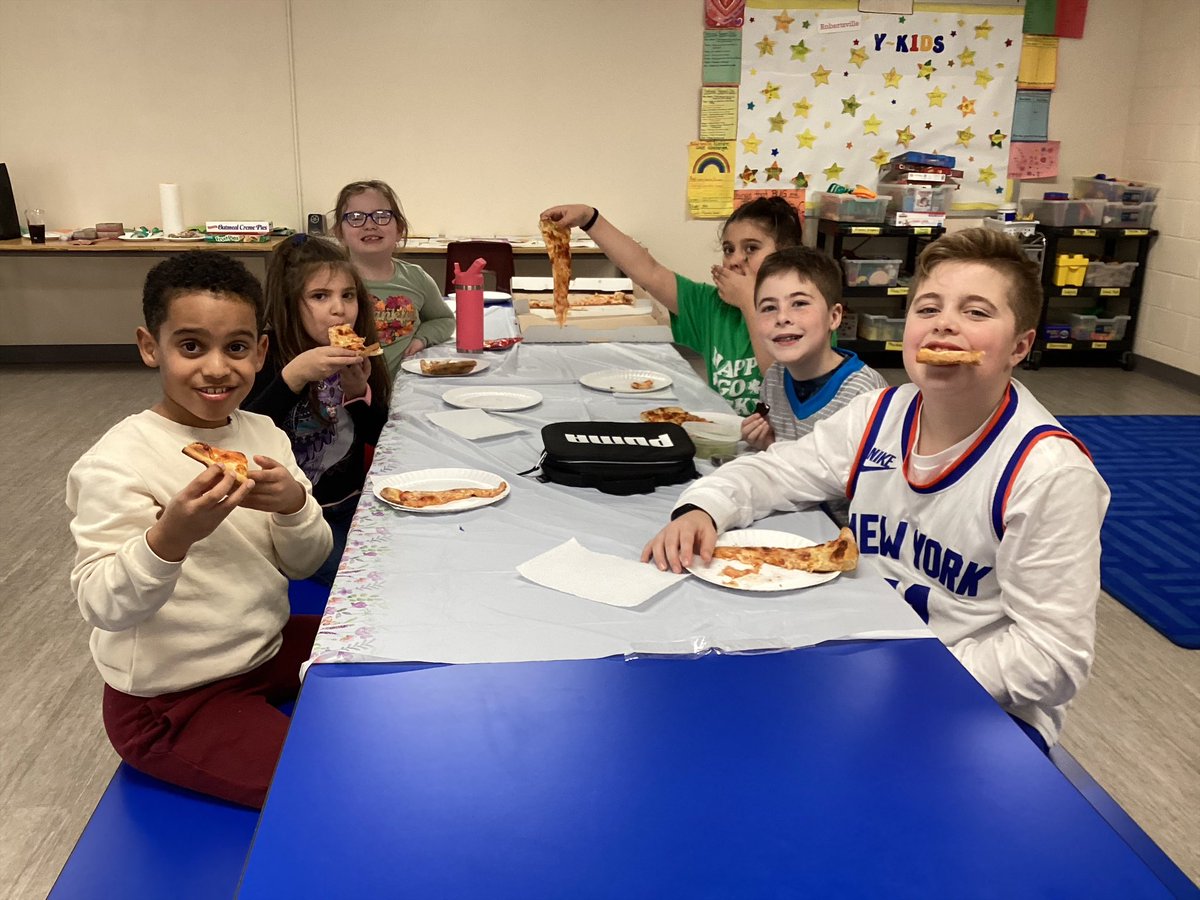 LastellaStacey's tweet image. 3.14 Pi Day celebrations at our @ymcaGMC School-age YKids sites πππ₯§